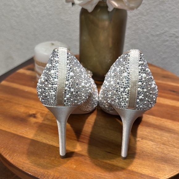 Badgley Mischka Collection Cher II Pointed Toe Pump Size 6 - Picture 8 of 14